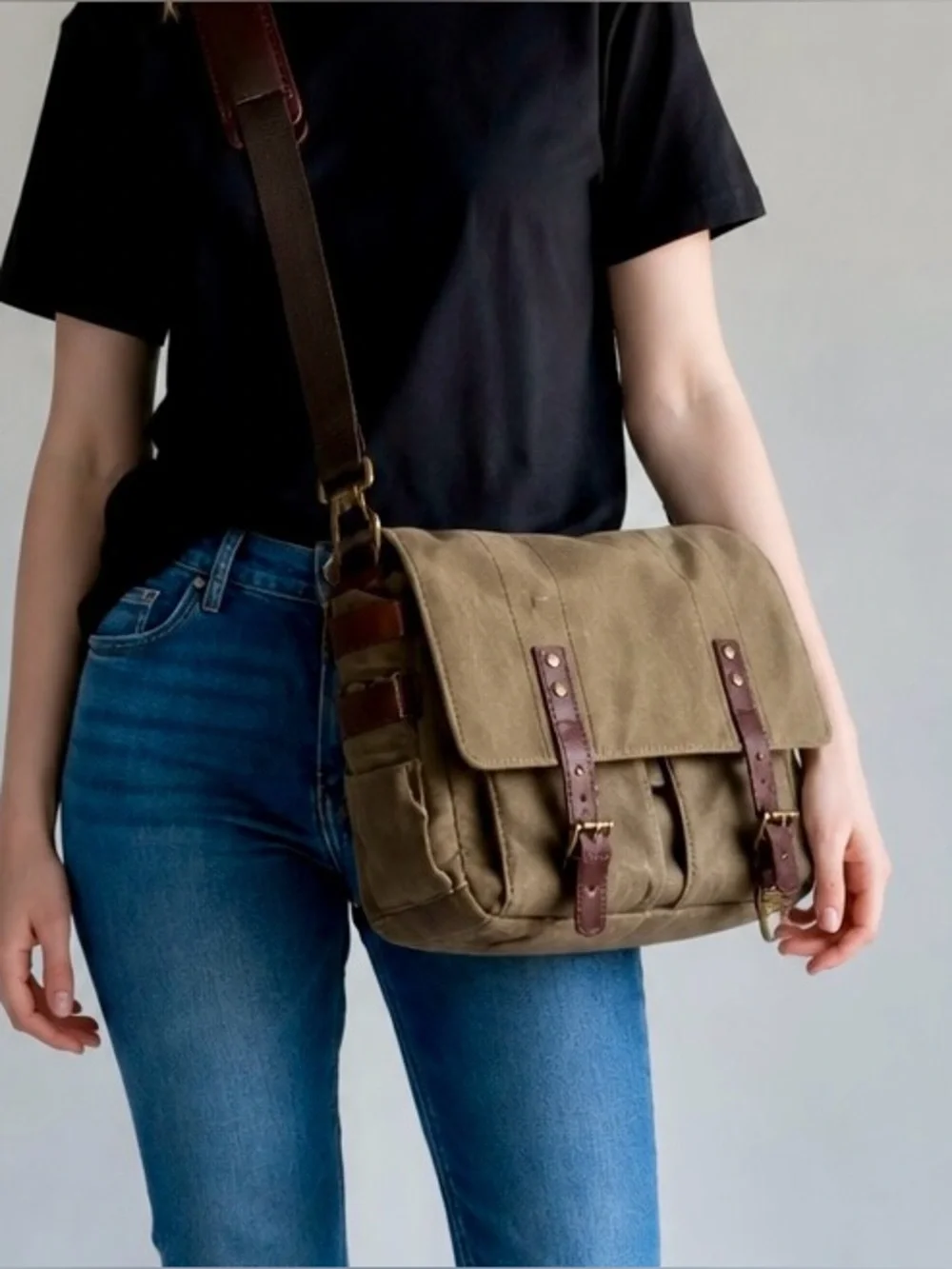 ONA The Astoria Messenger Camera Bag (Field Tan)